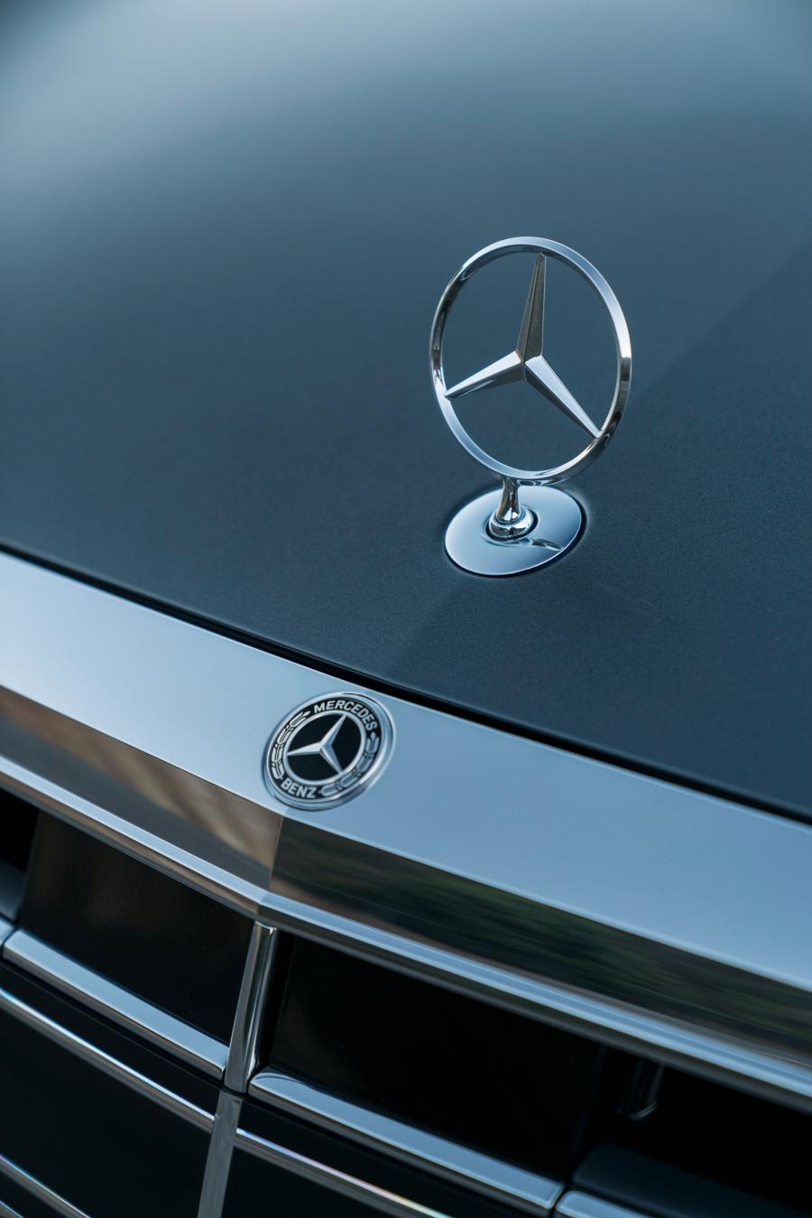 Логотип Mercedes-AMG S63 4Matic+ Lang (V222) 2017 года  (AU) (фото 19 из 40)